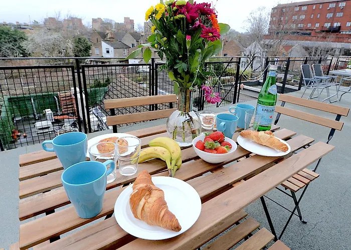 2 Bed Terraced Flat Piccadilly Line