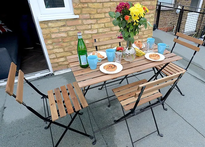 2 Bed Terraced Flat Piccadilly Line