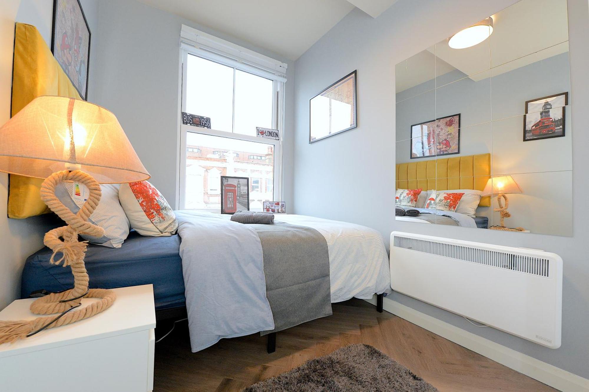 2 Bed Terraced Flat Piccadilly Line * Londen