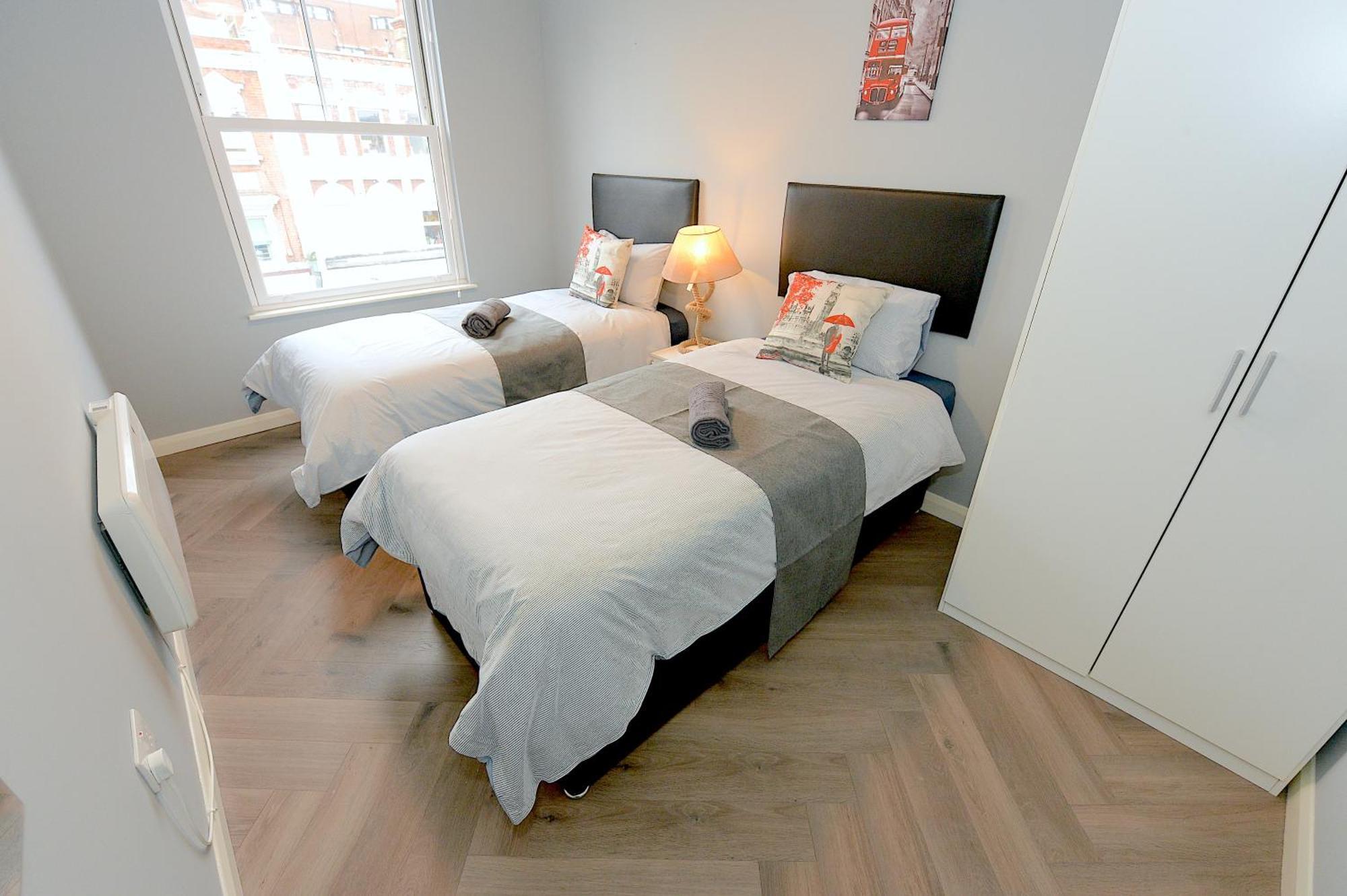2 Bed Terraced Flat Piccadilly Line Appartement Londen