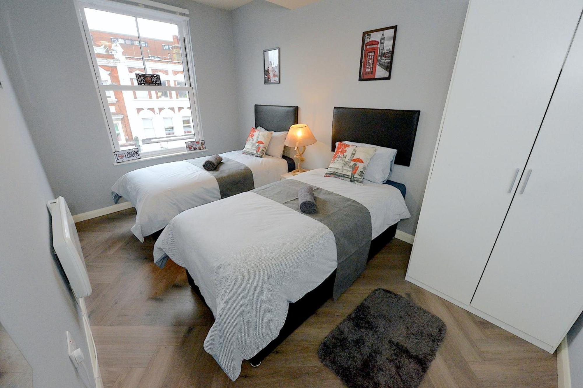2 Bed Terraced Flat Piccadilly Line Appartement
