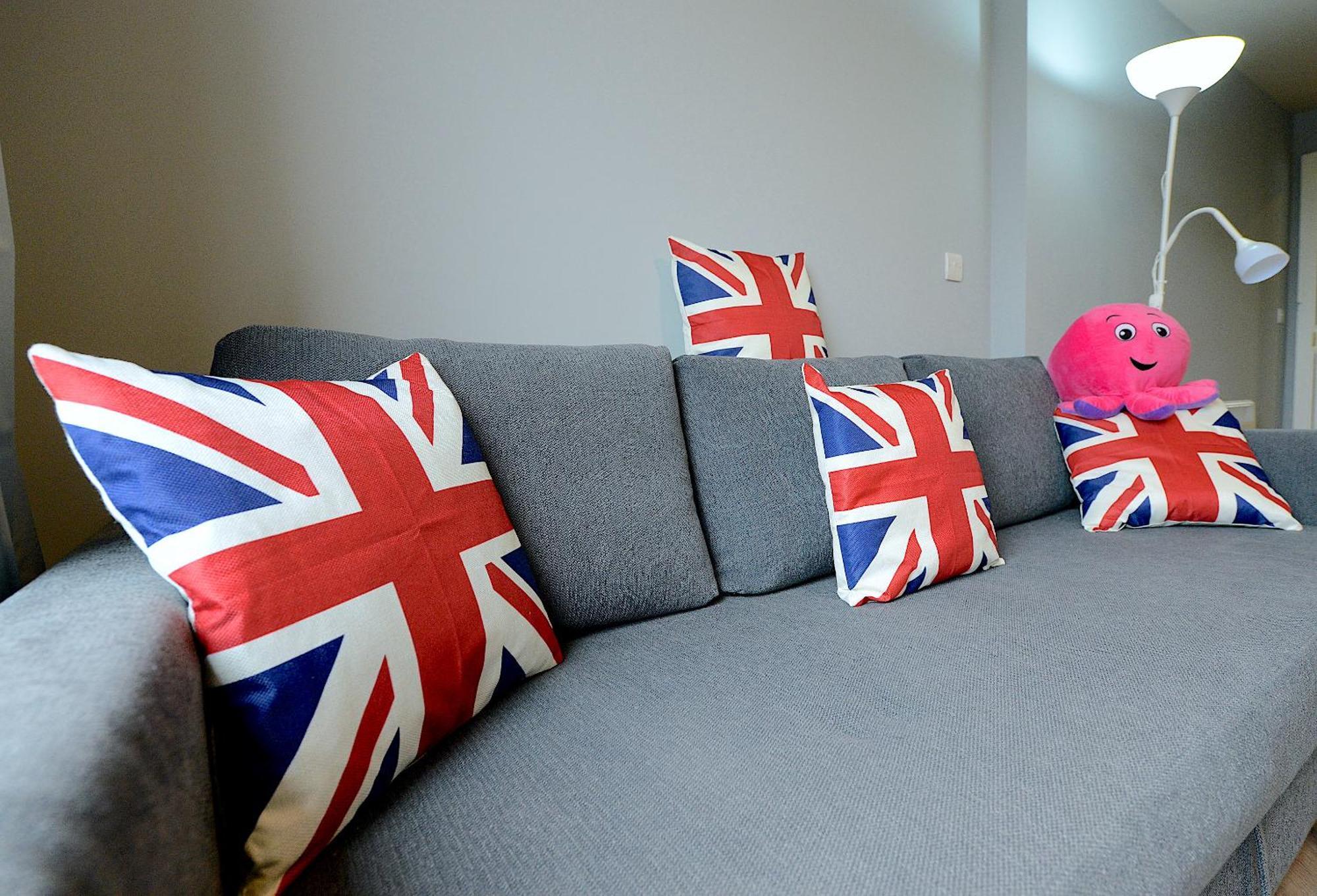 2 Bed Terraced Flat Piccadilly Line Appartement *